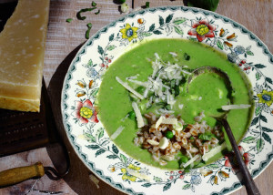 HOW TO THICKEN AGEING HAIR – PEA AND ROASTED GARLIC SOUP WITH BASIL AND FARRO