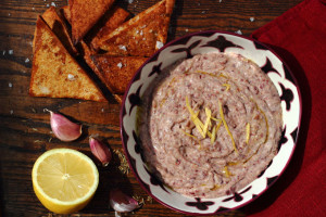 PRO-AGEING RED BEANS – SPICED KIDNEY BEAN DIP WITH SMOKED PAPRIKA CRISPS AND CHERRY TOMATOES